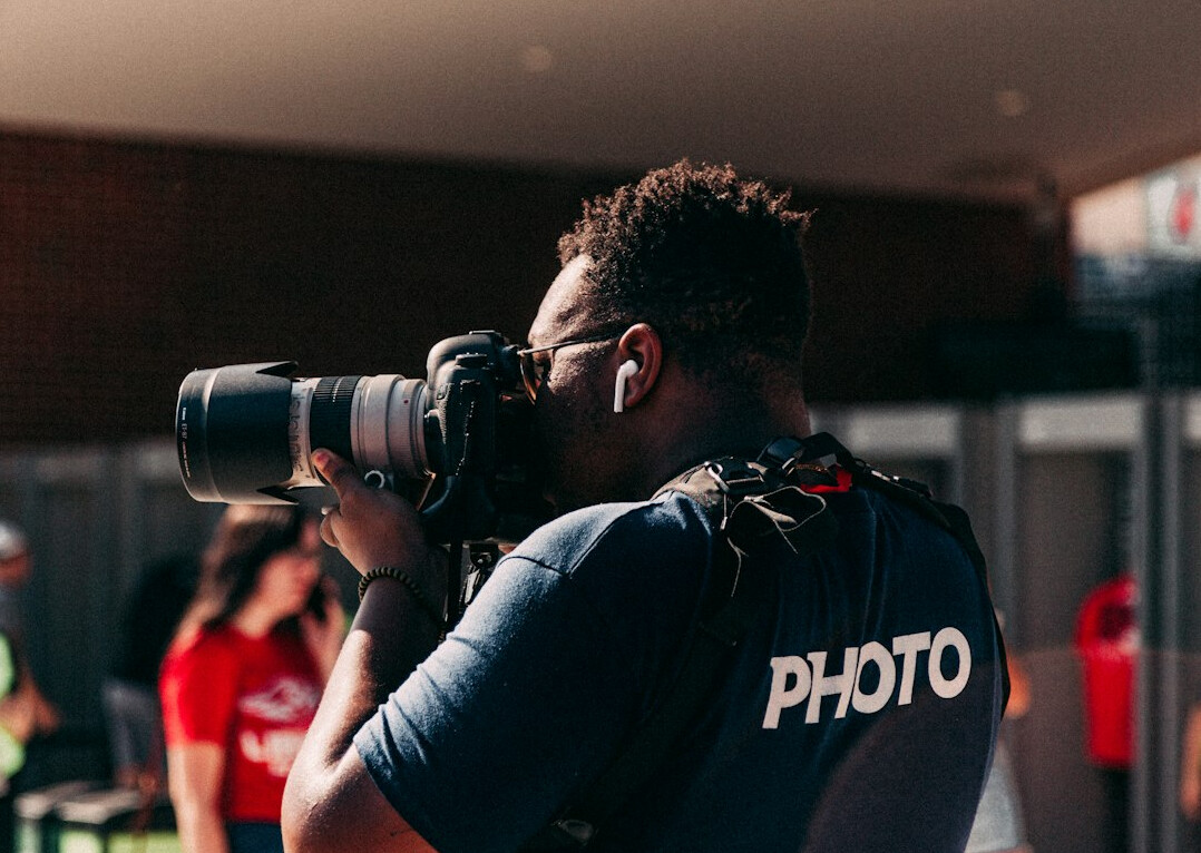photographer showing pictures